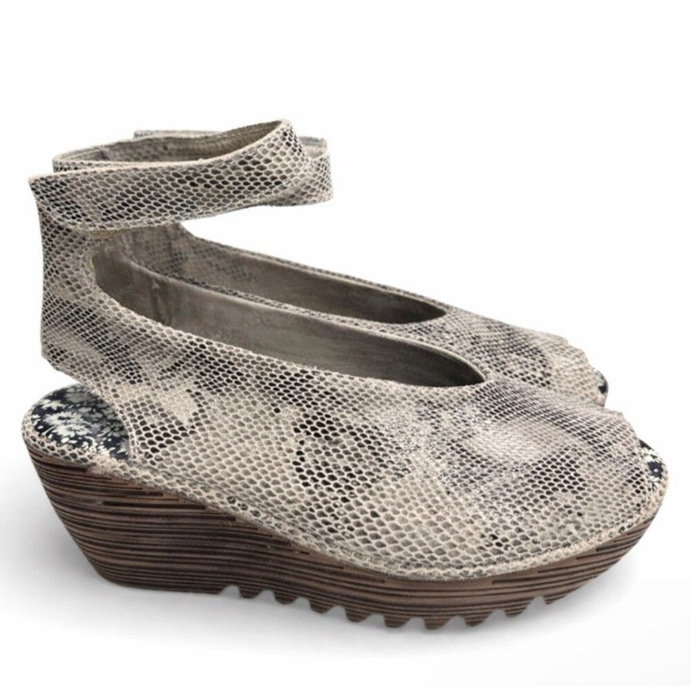 Bernie Mev Mely Snakeskin Slingback Wedge Platform Sandals Size 7‎ NWOB